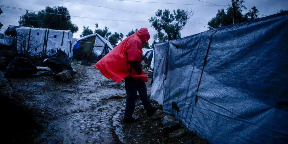 Μείωση κατά 40% στις εκκρεμείς αιτήσεις ασύλου και κατά 62% στους διαμένοντες στα ΚΥΤ των νησιών