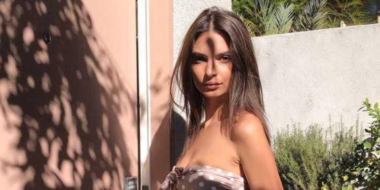 Η Ratajkowski «τσικνίζει» τους άντρες με τις νέες τις φωτογραφίες