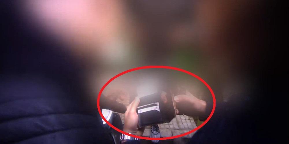 Αδιανόητο: Νέος έλεγχος αστυνομικού και πολιτών από κουκουλοφόρους