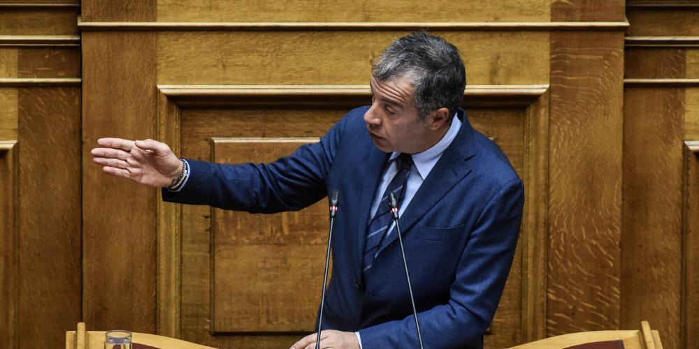 Θεοδωράκης για Συνταγματική Αναθεώρηση: Στη Βουλή επικρατεί το κομματικό συμφέρον