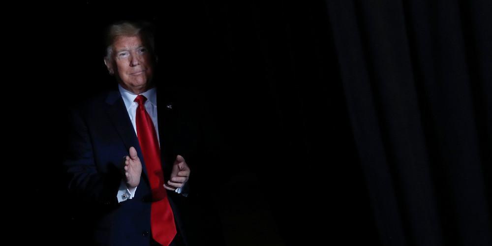 Ξεκινά η δίκη Τραμπ με ενστάσεις για τη διαδικασία - Τι λέει ο ίδιος για τις κατηγορίες