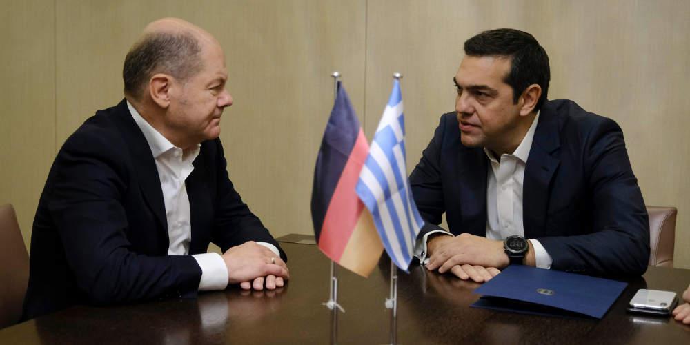 Deutsche Welle: Επιφυλάξεις από το Βερολίνο για την μη περικοπή των συντάξεων