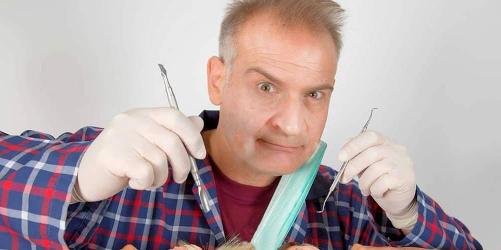 «Κακά τα ψέματα»: Η επιτυχημένη θεατρική παράσταση επιστρέφει για τρίτο χρόνο