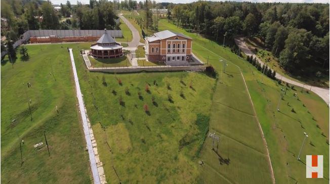 Ο Τσίπρας στη βίλα Milovka: H θηριώδης έπαυλη με τα 3 ελικοδρόμια και το χιονοδρομικό κέντρο [εικόνες&βίντεο]