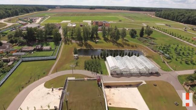 Ο Τσίπρας στη βίλα Milovka: H θηριώδης έπαυλη με τα 3 ελικοδρόμια και το χιονοδρομικό κέντρο [εικόνες&βίντεο]