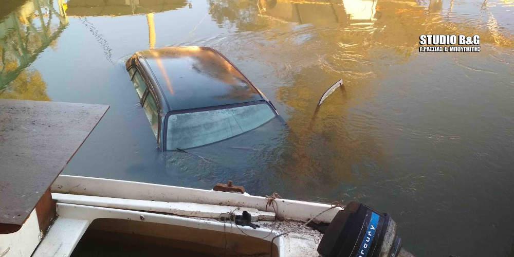 Στο ποτάμι της Νέας Κίου Αργολίδας κατέληξε η τρελή πορεία ενός ΙΧ [εικόνες & βίντεο]