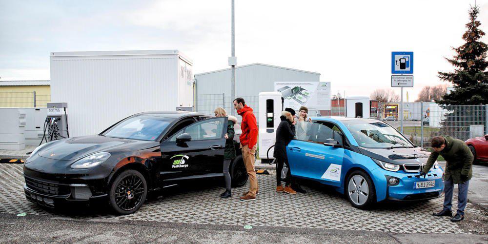 H BMW και η Porsche παρουσίασαν έναν ταχύτατο φορτιστή αυτοκινήτων