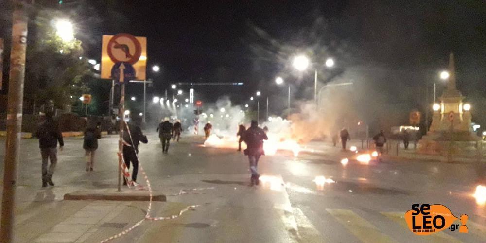 Μολότοφ και χημικά στη Θεσσαλονίκη - Νέα επεισόδια στην επέτειο Γρηγορόπουλου [βίντεο]