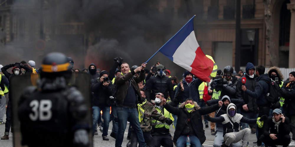 Κάλεσμα από τα «κίτρινα γιλέκα« για την «τελική επίθεση» το Σάββατο 15 Δεκεμβρίου [εικόνες & βίντεο]