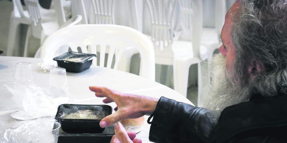 Γεύματα αλληλεγγύης για 1.100 ψυχές