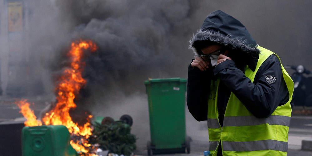 Σε στάβλους αλόγων έβαλε η βελγική αστυνομία διαδηλωτές με κίτρινα γιλέκα