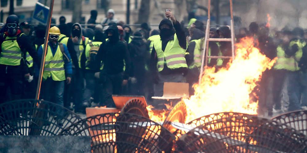 Κίτρινα Γιλέκα: Απαγορεύτηκαν οι διαδηλώσεις στα Ηλύσια Πεδία του Παρισίου