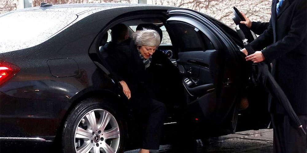 Κάποιος να ξεματιάσει την Μέι: Κλειδώθηκε μέσα στο αυτοκίνητό της [βίντεο]