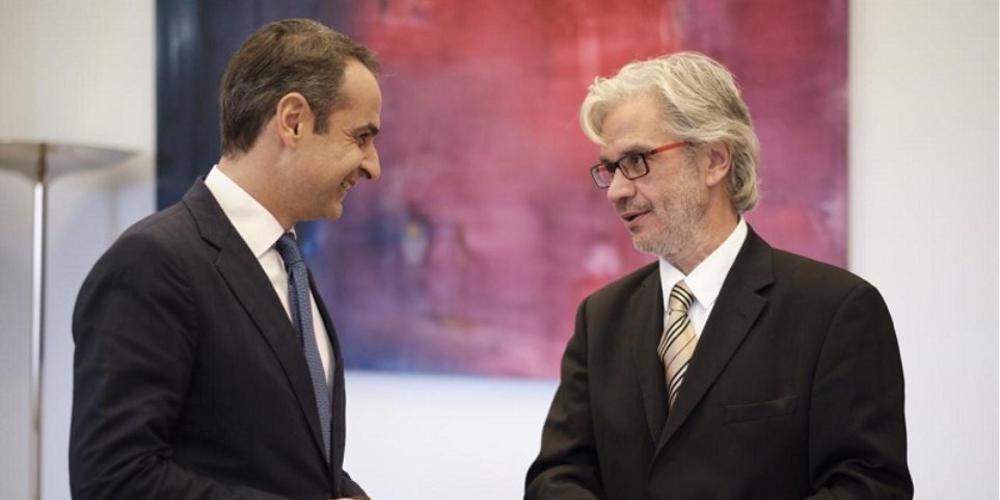 Νίκος Βλαχάκος: Ο Πειραιώτης γιατρός που διεκδικεί το μεγαλύτερο λιμάνι της χώρας