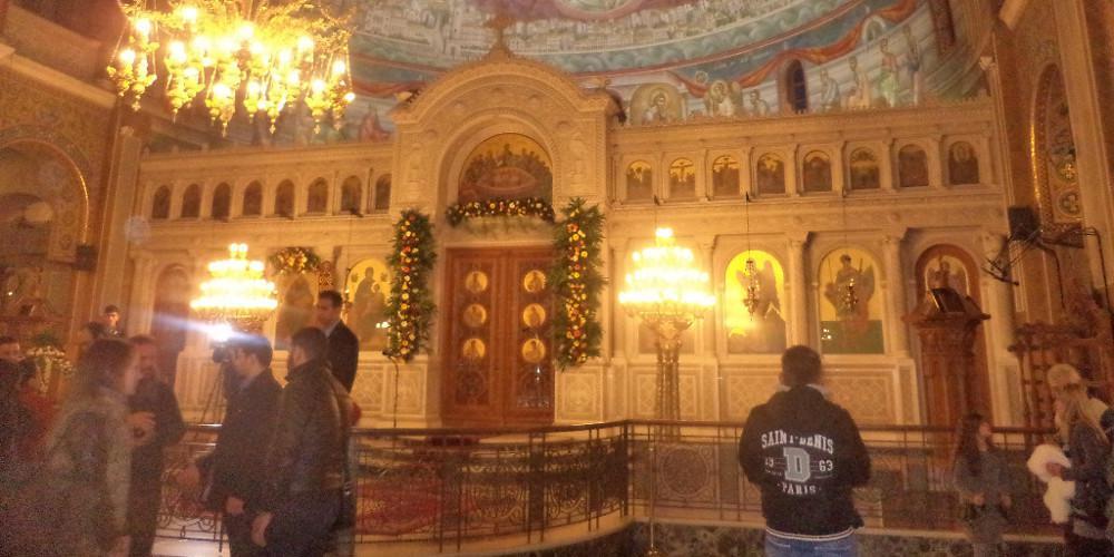 Εισβολή άνδρα με μαχαίρια σε εκκλησία την ώρα του γάμου στην Πάτρα