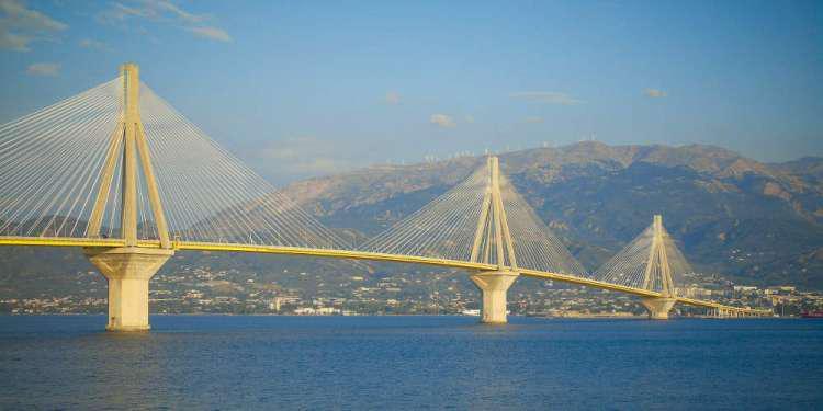 Συναγερμός: Ποδηλάτης έπεσε από τη γέφυρα του Ρίου-Αντιρρίου