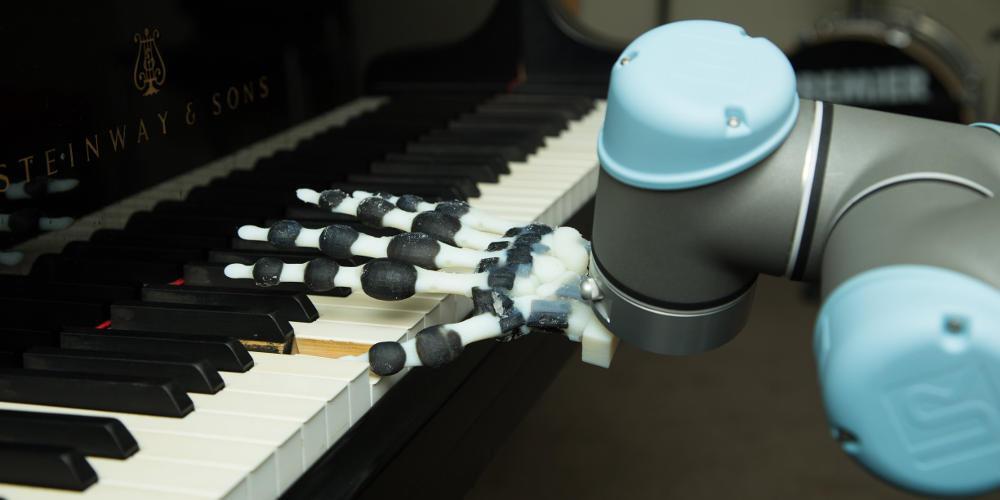 Το πρώτο ρομποτικό χέρι που μπορεί να παίξει πιάνο [εικόνα]