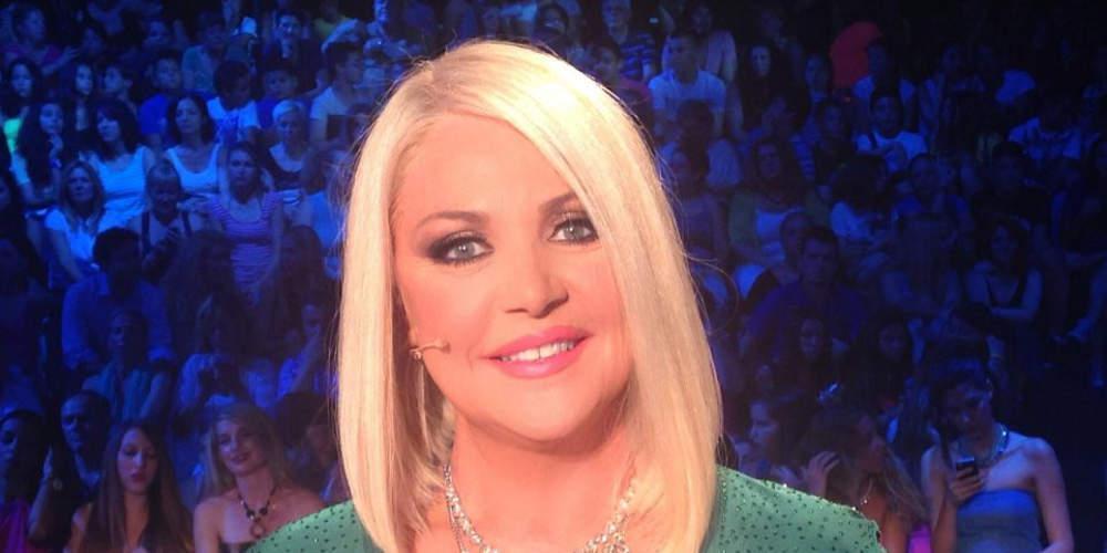 Πασίγνωστος τραγουδιστής «καρφώνει» τη Ρούλα Κορομηλά: «Η συμπεριφορά της ήταν προκλητική»