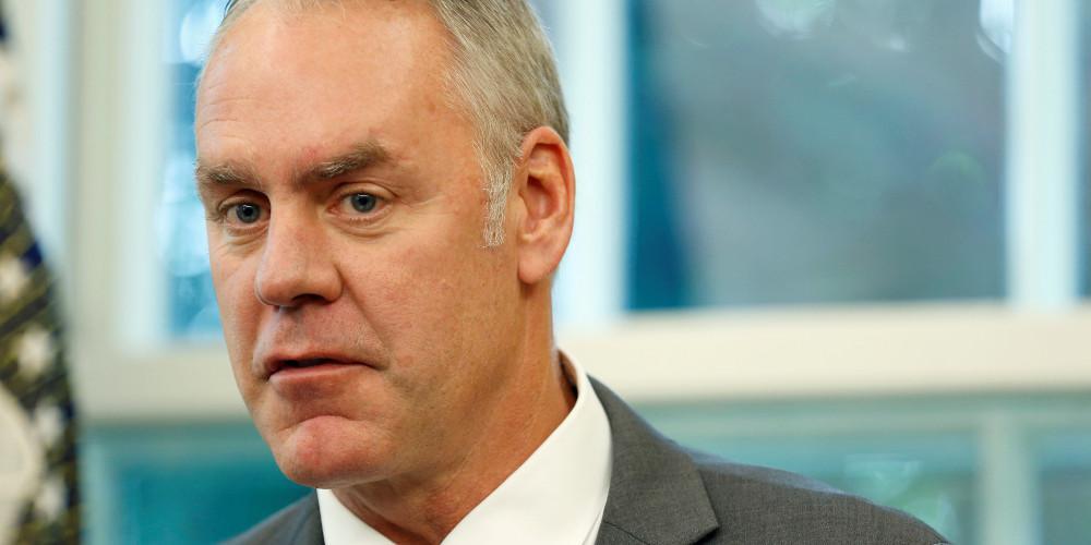 Τέλος από την κυβέρνηση ο υπουργός Εσωτερικών ανακοίνωσε ο Τραμπ