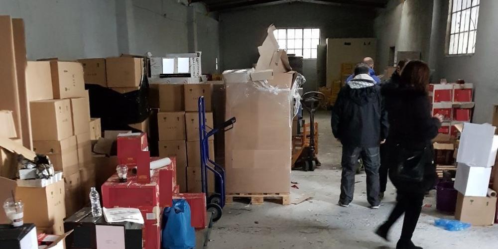 Το ΣΔΟΕ κατάσχεσε δεκάδες χιλιάδες αθλητικά ρούχα - «μαϊμού»