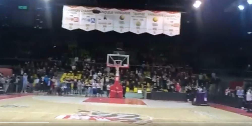 Ανατριχιαστικό βίντεο: Οι θεατές σε γήπεδο μπάσκετ του Στρασβούργου τραγουδούν τη «Μασσαλιώτιδα» [βίντεο]