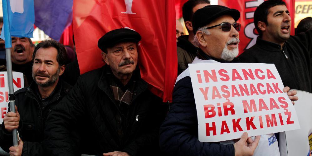 Χιλιάδες διαδηλωτές στους δρόμους της Κωνσταντινούπολης