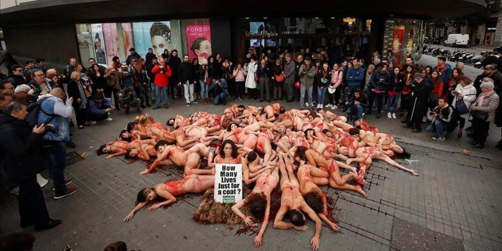 Πόσες ζωές για ένα παλτό; - Διαδηλωτές διαμαρτύρονται χωρίς ρούχα για τα δικαιώματα των ζώων [εικόνες & βίντεο]