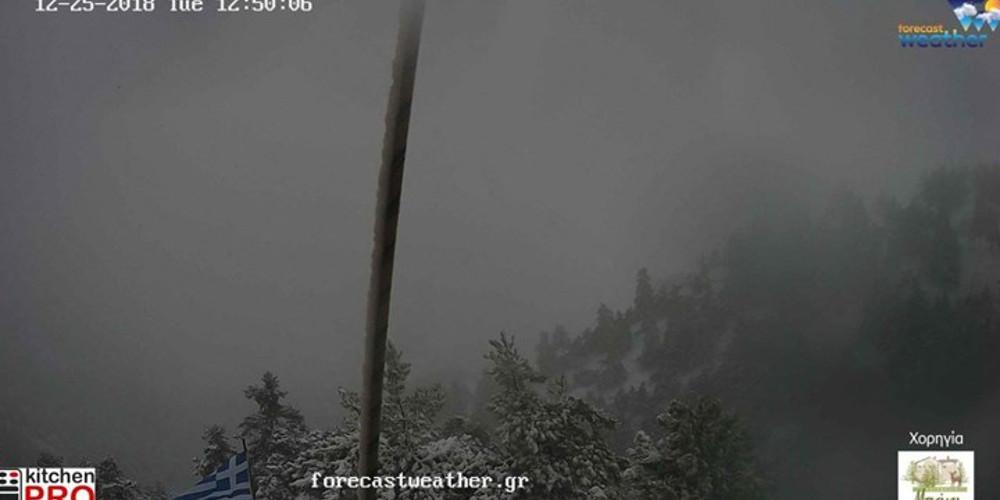 Με αλυσίδες η κυκλοφορία στην Πάρνηθα [βίντεο]