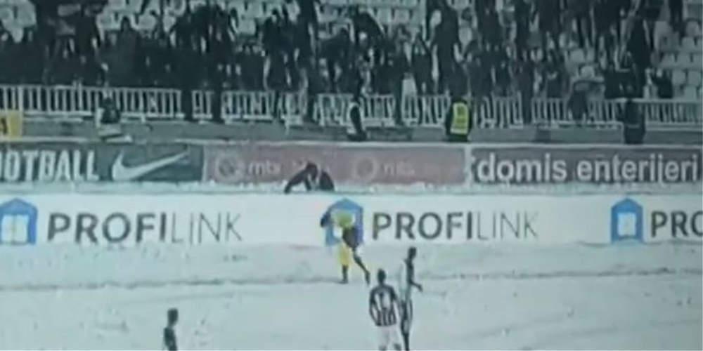 Απίστευτο: Οπαδοί της Παρτιζάν επιτέθηκαν σε βοηθό διαιτητή με… χιονόμπαλες [βίντεο]