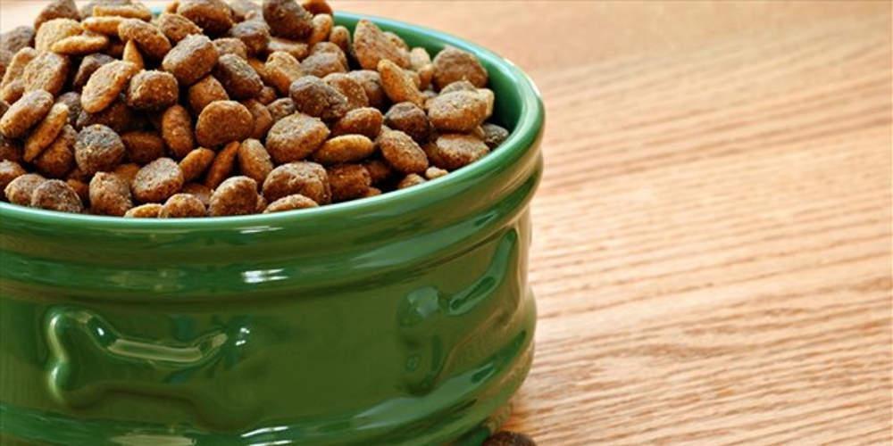 Κατασχέθηκαν 2 τόνοι ακατάλληλων ζωοτροφών στον Πειραιά