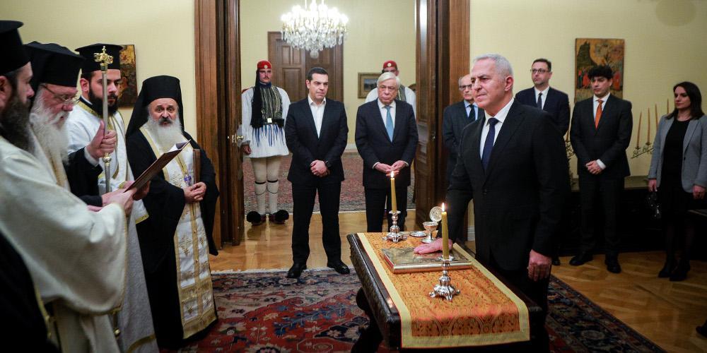 Ορκίστηκε ο Βαγγέλης Αποστολάκης ως νέος υπουργός Εθνικής Άμυνας