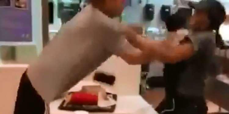 Άγριο ξύλο στα McDonald’s για τα... καλαμάκια [βίντεο]
