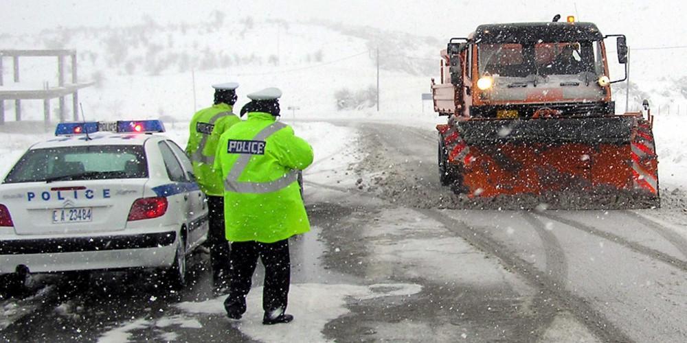 Συνεχίζονται οι προσπάθειες για να μείνει ανοικτή η εθνική οδός Αθηνών-Λαμίας