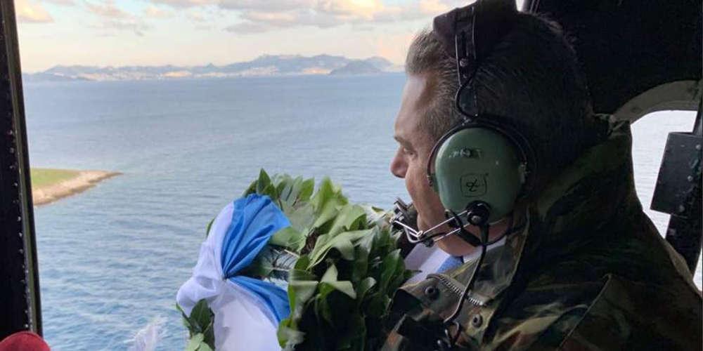 Το τελευταίο σόου Καμμένου ως υπουργός Άμυνας: Φόρεσε στολή και πέταξε στα Ιμια