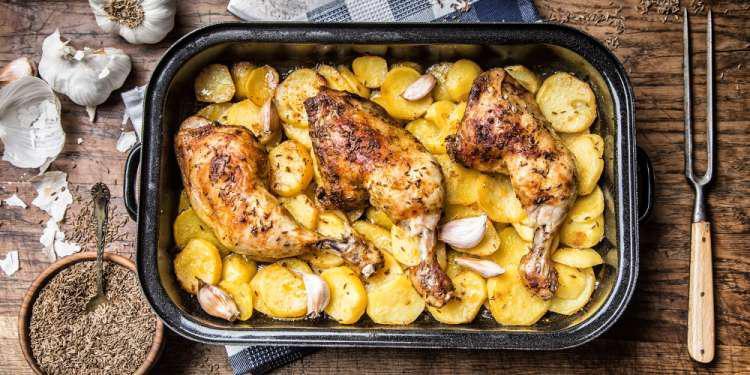 Κοτόπουλο με πατάτες λεμονάτες από τον Πέτρο Συρίγο