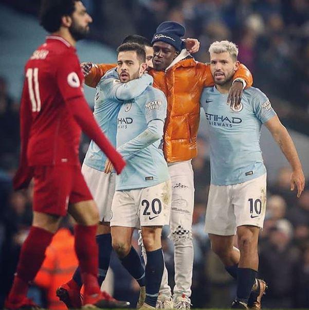 Η ασφάλεια τη Σίτι μπερδεύτηκε και κυνήγησε τον Μέντι μέσα στο γήπεδο [εικόνες]