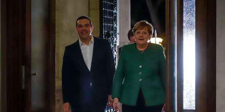 Αποκαλύψεις Τουσκ: Μόνοι τους και κλειδωμένοι σε ένα δωμάτιο βρέθηκαν Τσίπρας και Μέρκελ τη νύχτα της 17ωρης διαπραγμάτευσης
