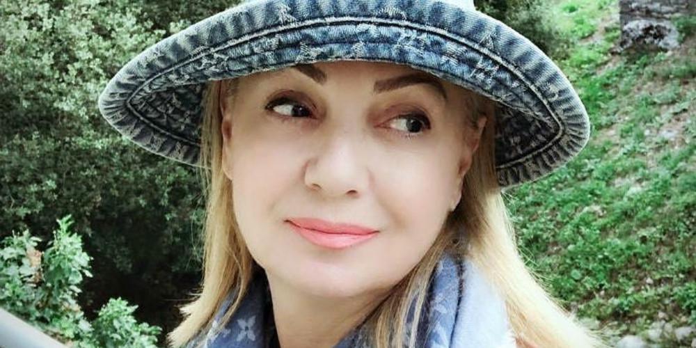 Η κυρία της φωτογραφίας είναι μαμά γνωστής Ελληνίδας ηθοποιού και είναι κούκλα!