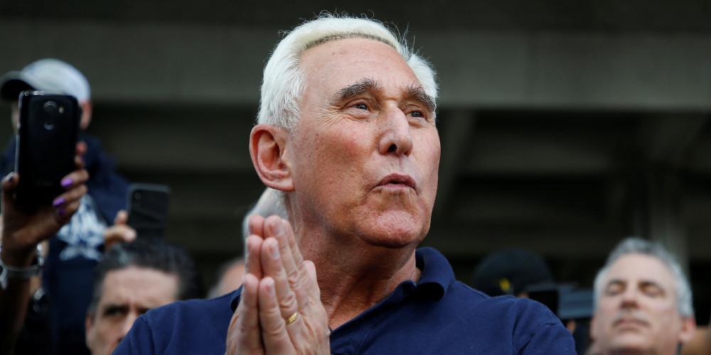 Αθώος δηλώνει στις κατηγορίες του Μάλερ ο στενός φίλος του Τραμπ, Ρότζερ Στόουν