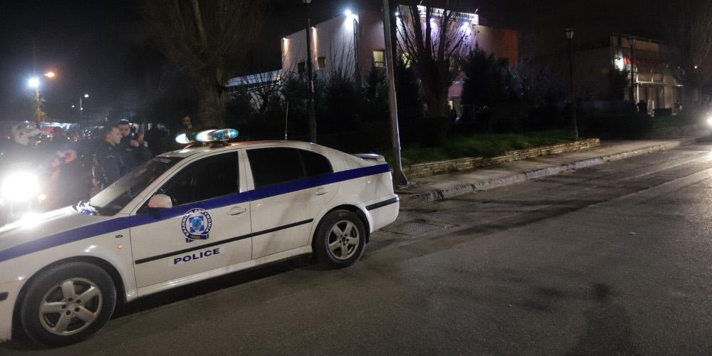 Νέο «χτύπημα» Ρουβίκωνα: Πέταξε τρικάκια έξω από το σπίτι του Λιάγκα