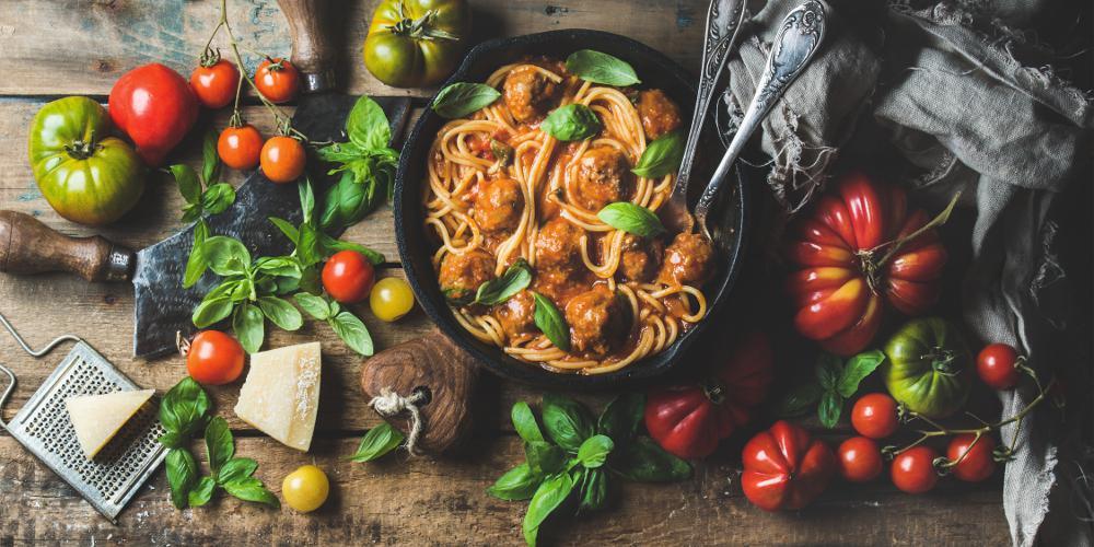 Σπαγγέτι με κεφτεδάκια και σάλτσα ντομάτας από τον Πέτρο Συρίγο