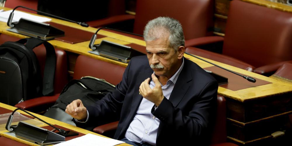 Πυροτεχνουργοί στο σπίτι του - Καταγγέλλει «επίσκεψη φουσκωτών»