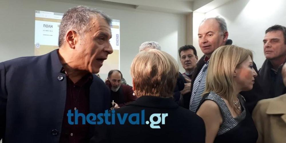 Επίθεση πολίτη σε Θεοδωράκη: «Μας ξεπουλήσατε! Δεν έχετε θέση στη Θεσσαλονίκη» [βίντεο]Επίθεση πολίτη σε Θεοδωράκη: «Μας ξεπουλήσατε! Δεν έχετε θέση στη Θεσσαλονίκη» [βίντεο]