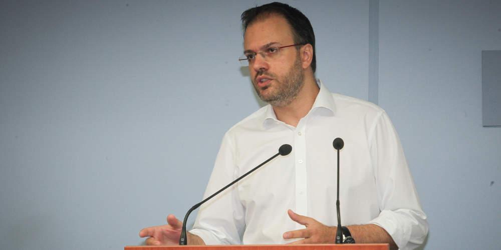 Αγκαλιά με τον ΣΥΡΙΖΑ η ΔΗΜΑΡ - Δίνουν τα χέρια Τσίπρας με Θεοχαρόπουλο