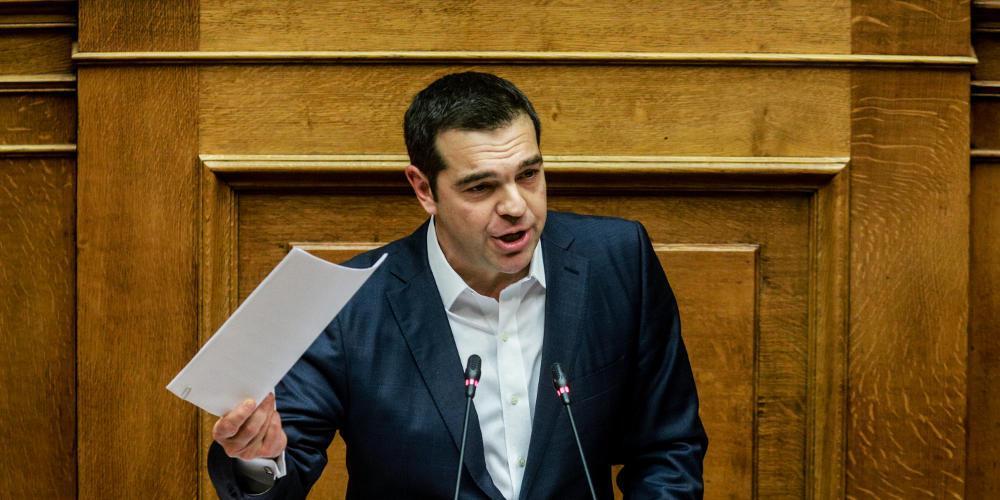 Πολιτική παροχών για να κλείσει η ψαλίδα και οι «καυτές πατάτες» στον Μητσοτάκη