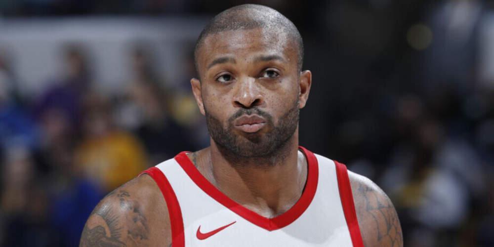 Η απίστευτη γκάφα του Πι Τζέι Τάκερ που κόντεψε να στοιχίσει το παιχνίδι [βίντεο]