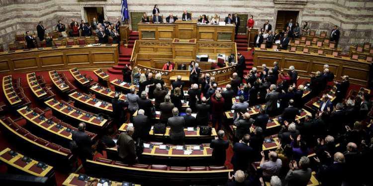 «Καταιγίδα» τροπολογιών από τη κυβέρνηση στο παρά πέντε των εκλογών