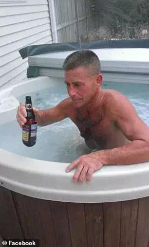 Τραγικό περιστατικό: Άντρας στο Σικάγο έπνιξε τη γυναίκα του στο τζακούζι [εικόνες]