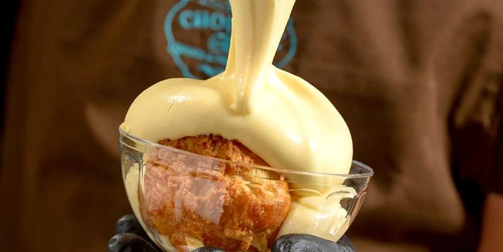 Το καλύτερο προφιτερόλ θα το βρείτε στο «Choureal» στο Σύνταγμα