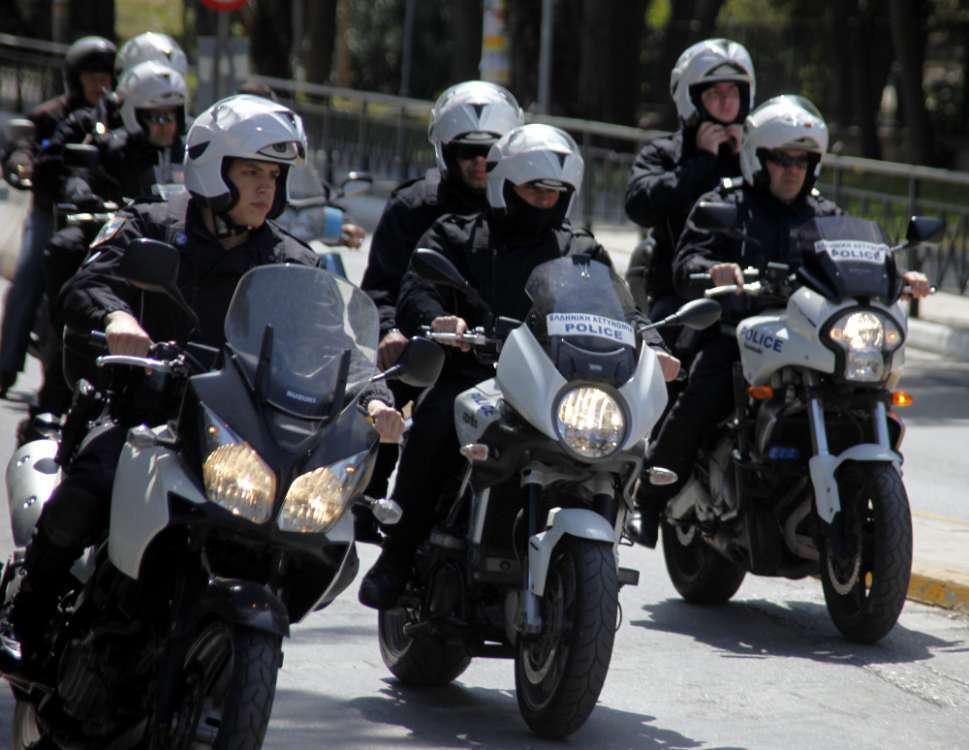 Άγρια καταδίωξη στην Αττική Οδό – Τραυματίστηκε ένας αστυνομικός